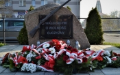 Zlozenie kwiatow pod pomnikiem Walczacym o wolnosc ojczyzny (10)
